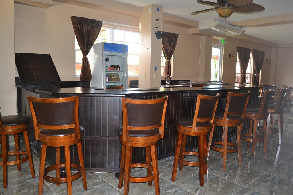 Montecristo Inn Piarco Экстерьер фото