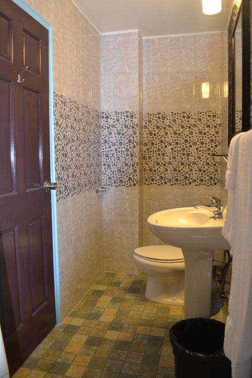 Montecristo Inn Piarco Экстерьер фото