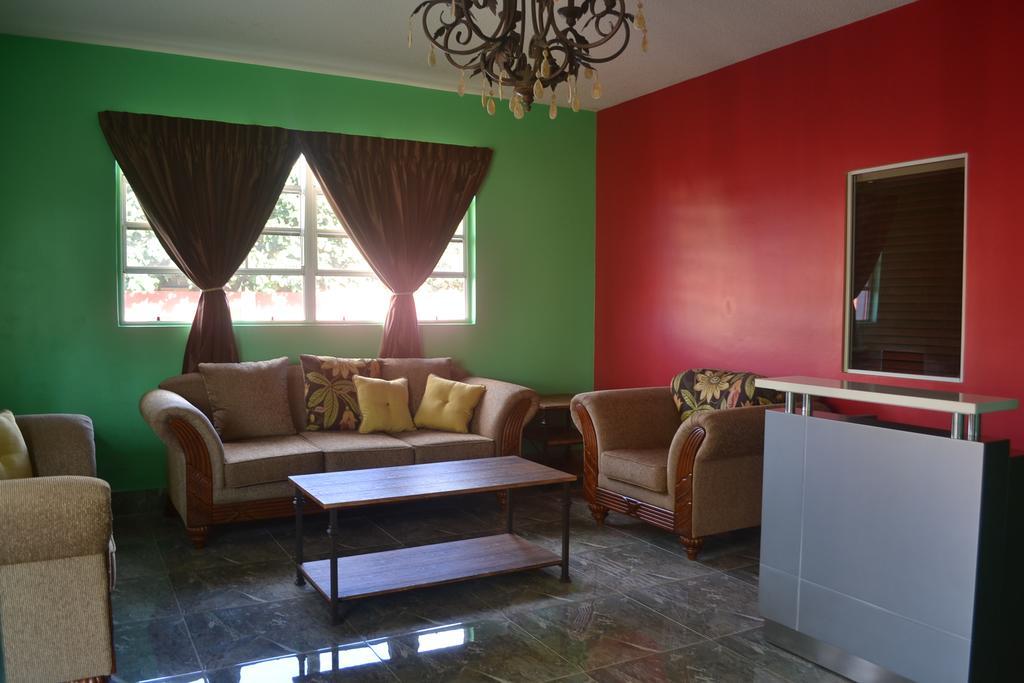 Montecristo Inn Piarco Экстерьер фото