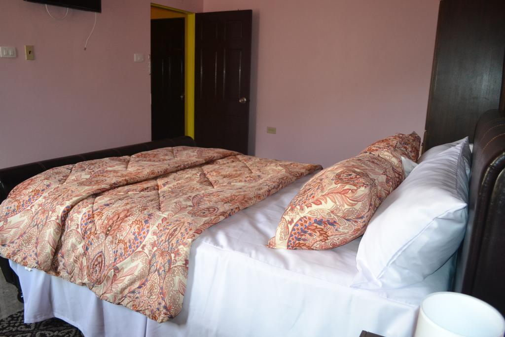 Montecristo Inn Piarco Экстерьер фото
