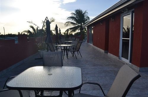 Montecristo Inn Piarco Экстерьер фото