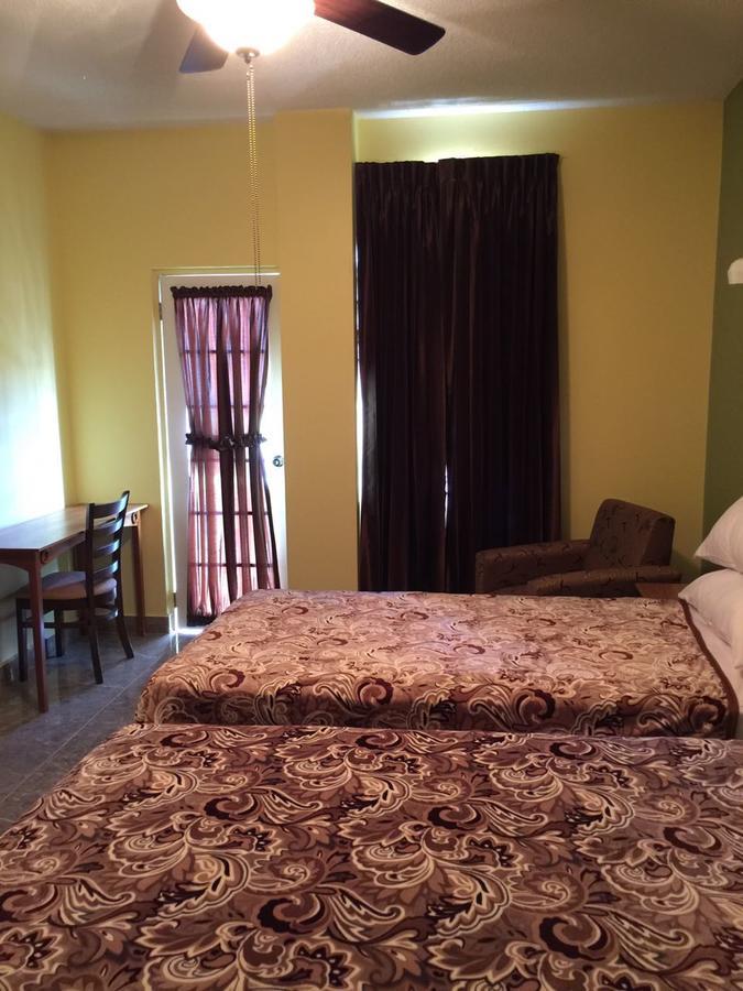Montecristo Inn Piarco Экстерьер фото